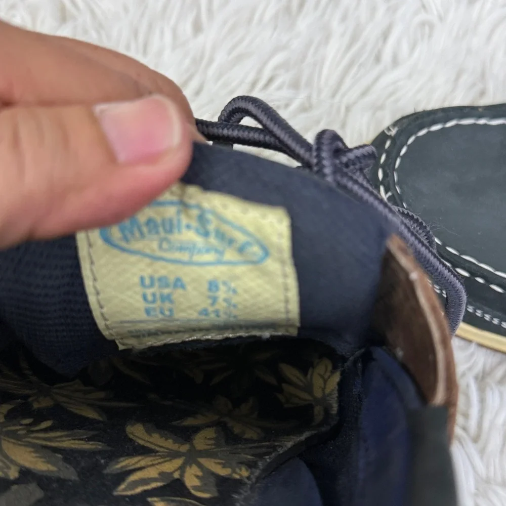 Maui Surf Company men's dark blue and brown lace-up boat shoes size 8.5